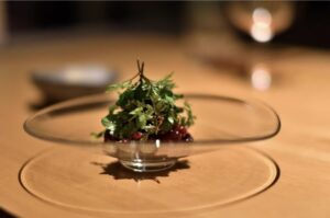 フェネトレ(Fenêtre)：目的となる森のレストラン。楽曲のように展開される味覚のストーリー。